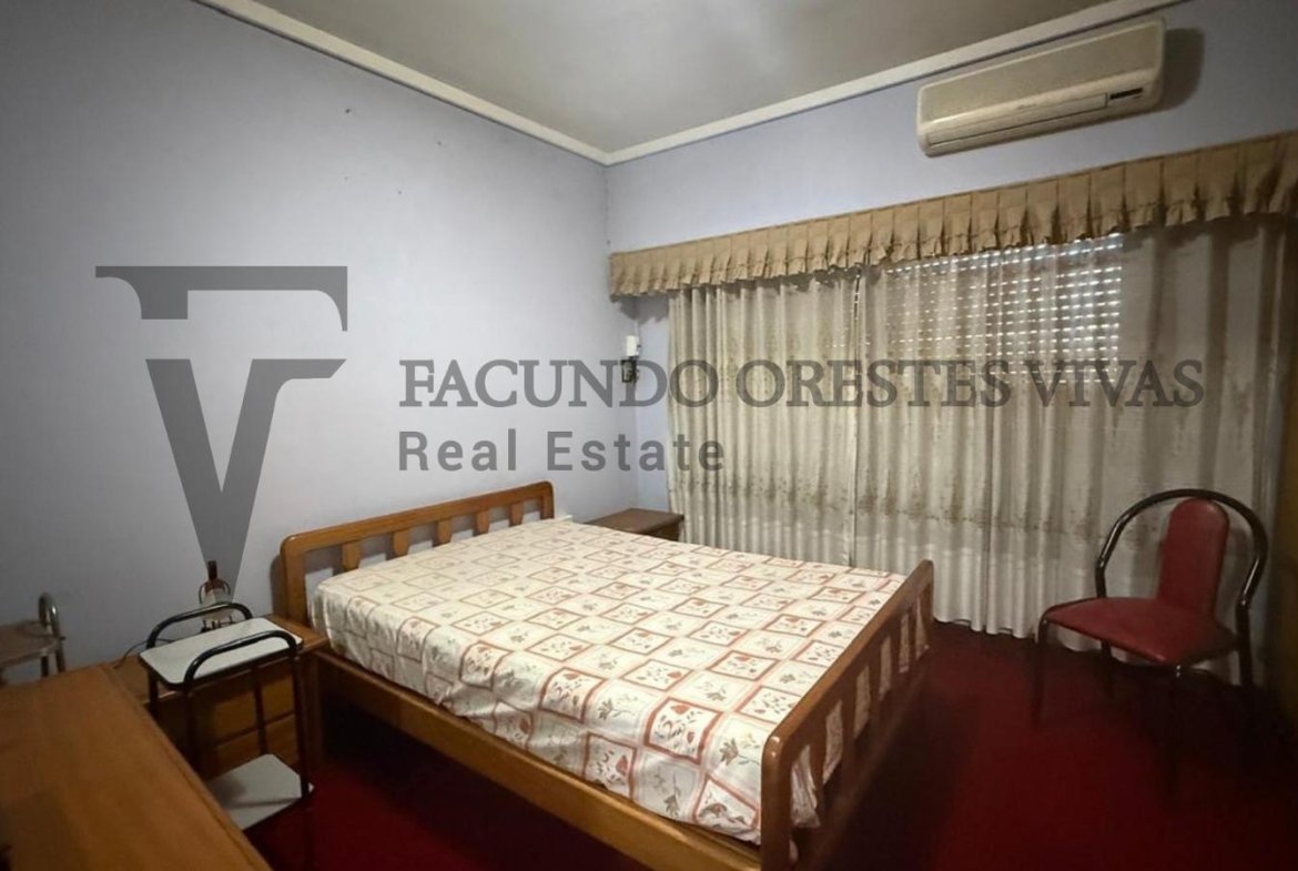 VENTA – CASA MULTIFAMILIAR – CINCO AMBIENTES – LOMAS DEL MIRADOR – COCHERA – PILETA – TERRAZA