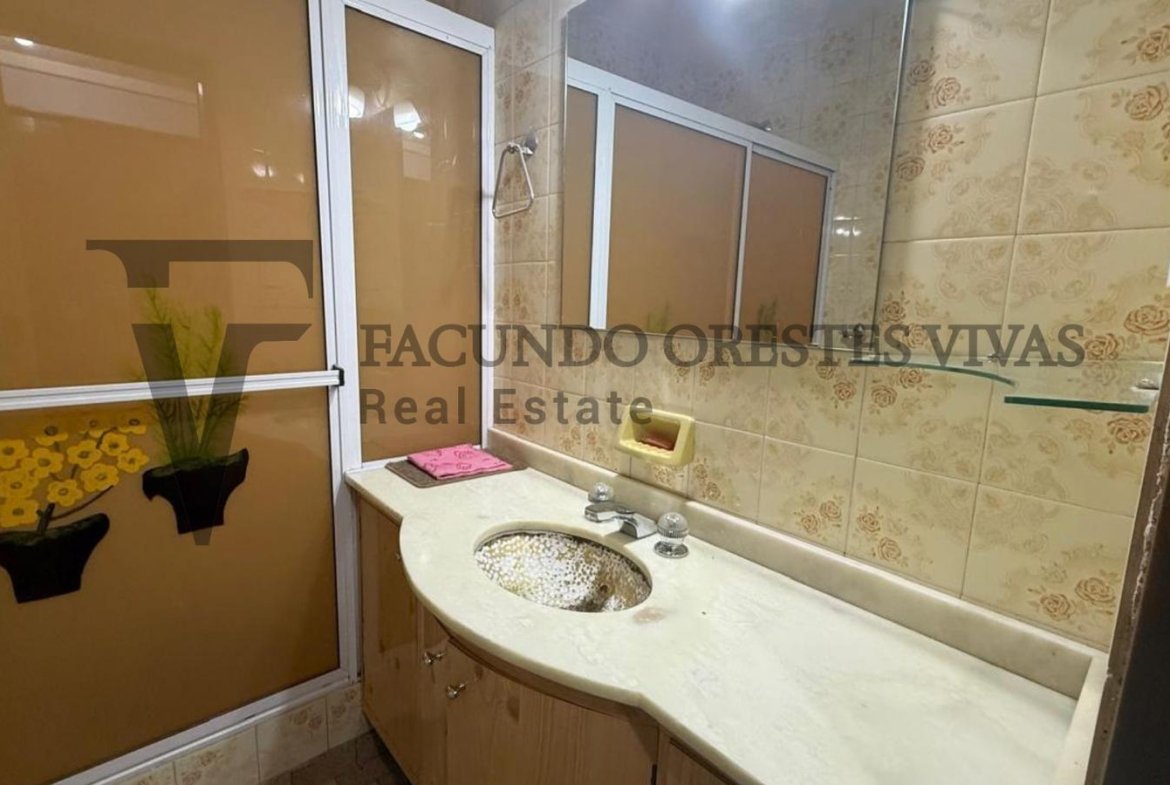 VENTA – CASA MULTIFAMILIAR – CINCO AMBIENTES – LOMAS DEL MIRADOR – COCHERA – PILETA – TERRAZA