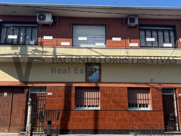 VENTA – CASA MULTIFAMILIAR – CINCO AMBIENTES – LOMAS DEL MIRADOR – COCHERA – PILETA – TERRAZA