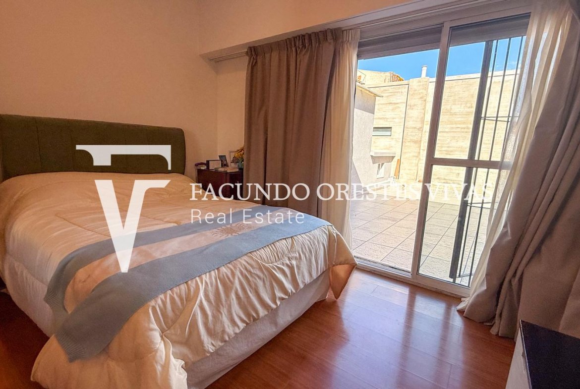 VENTA – CASA – SEIS AMBIENTES – JARDIN- PILETA -COCHERA- TERRAZA- LINIERS
