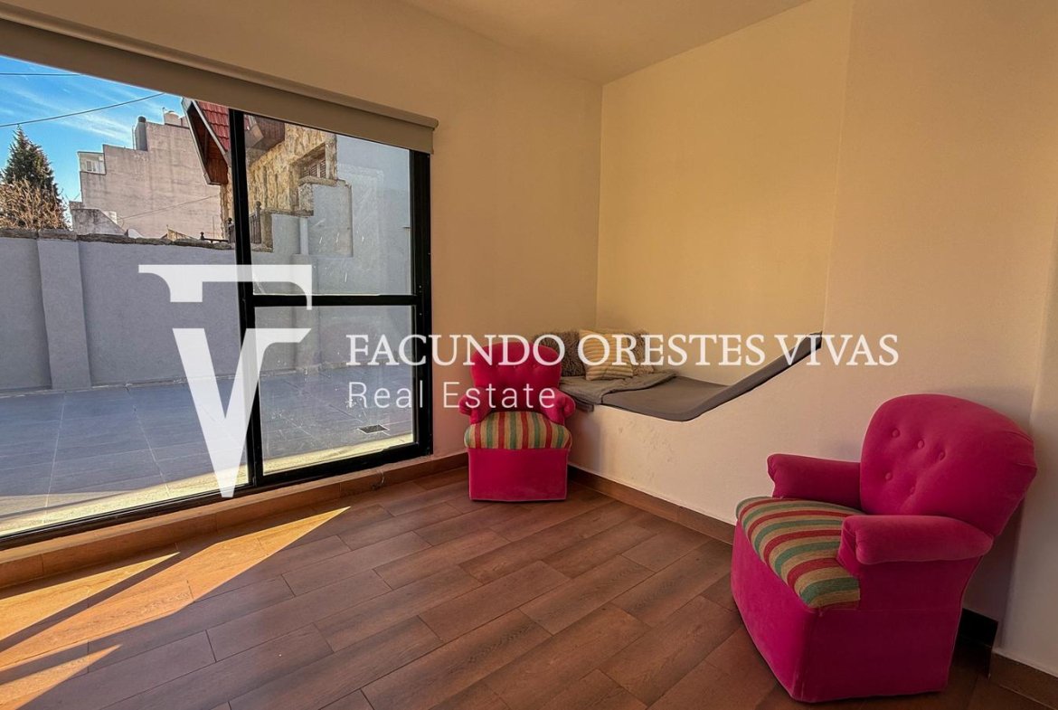 VENTA – CASA – SEIS AMBIENTES – JARDIN- PILETA -COCHERA- TERRAZA- LINIERS