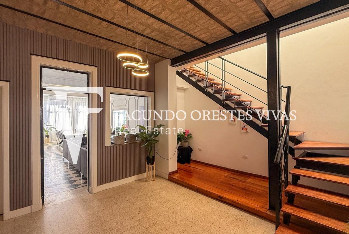 VENTA – CASA – SEIS AMBIENTES – JARDIN- PILETA -COCHERA- TERRAZA- LINIERS