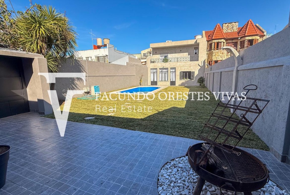 VENTA – CASA – SEIS AMBIENTES – JARDIN- PILETA -COCHERA- TERRAZA- LINIERS