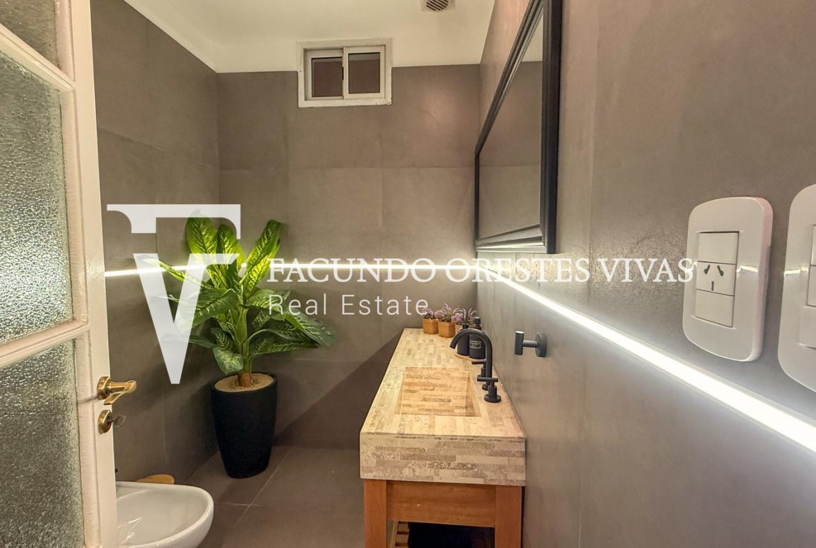 VENTA – CASA – SEIS AMBIENTES – JARDIN- PILETA -COCHERA- TERRAZA- LINIERS