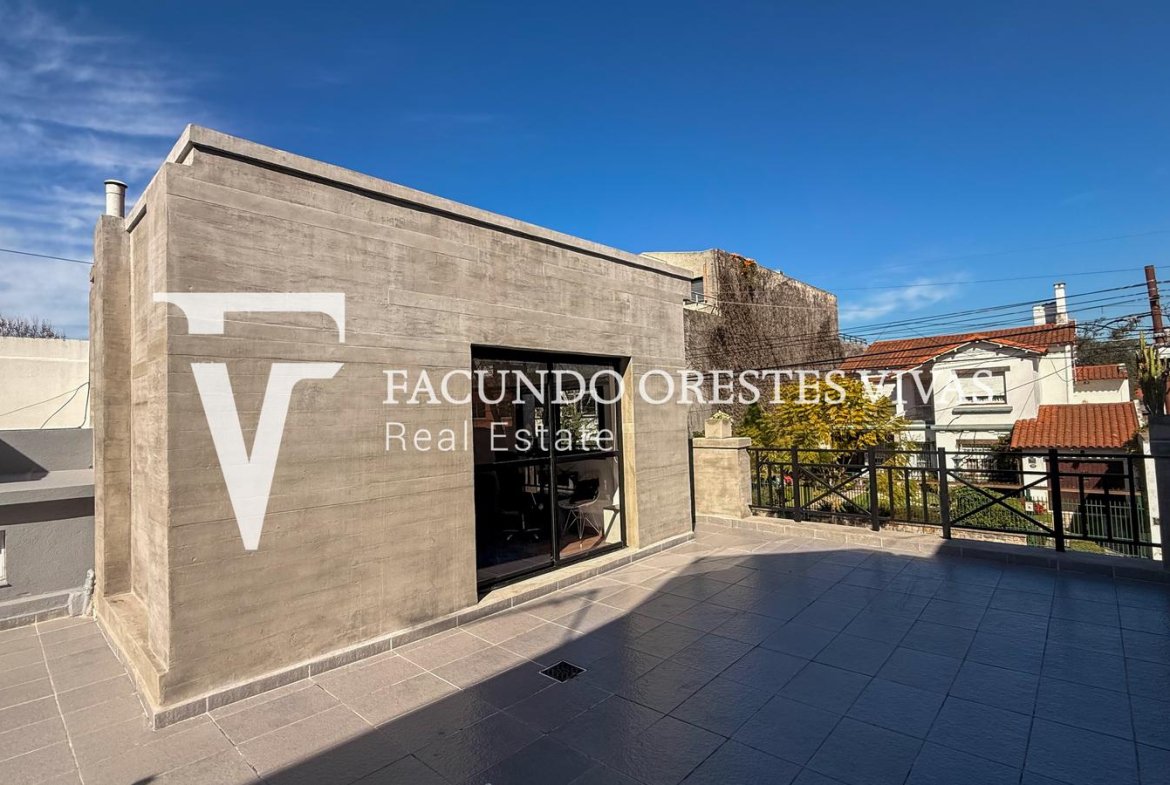 VENTA – CASA – SEIS AMBIENTES – JARDIN- PILETA -COCHERA- TERRAZA- LINIERS