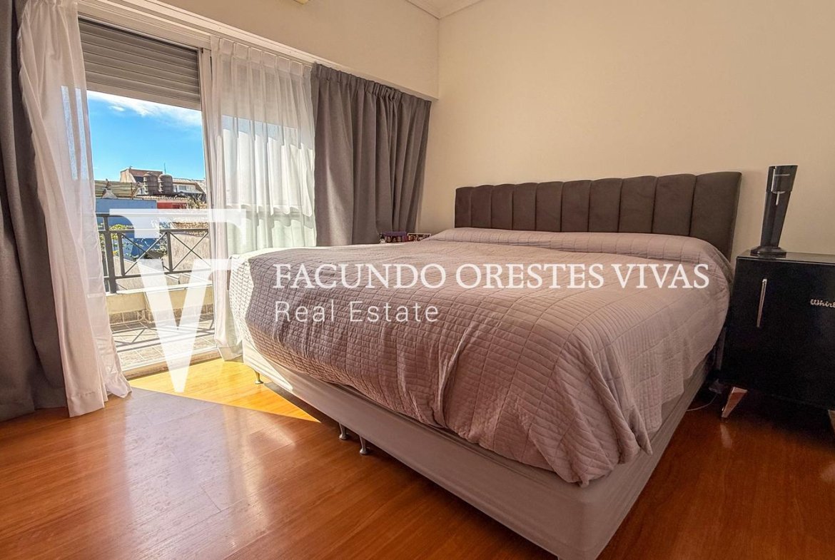 VENTA – CASA – SEIS AMBIENTES – JARDIN- PILETA -COCHERA- TERRAZA- LINIERS