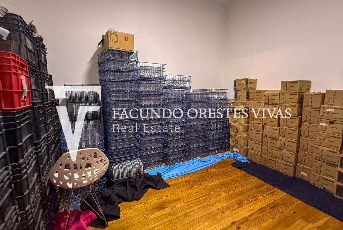 VENTA – CASA – SEIS AMBIENTES – JARDIN- PILETA -COCHERA- TERRAZA- LINIERS
