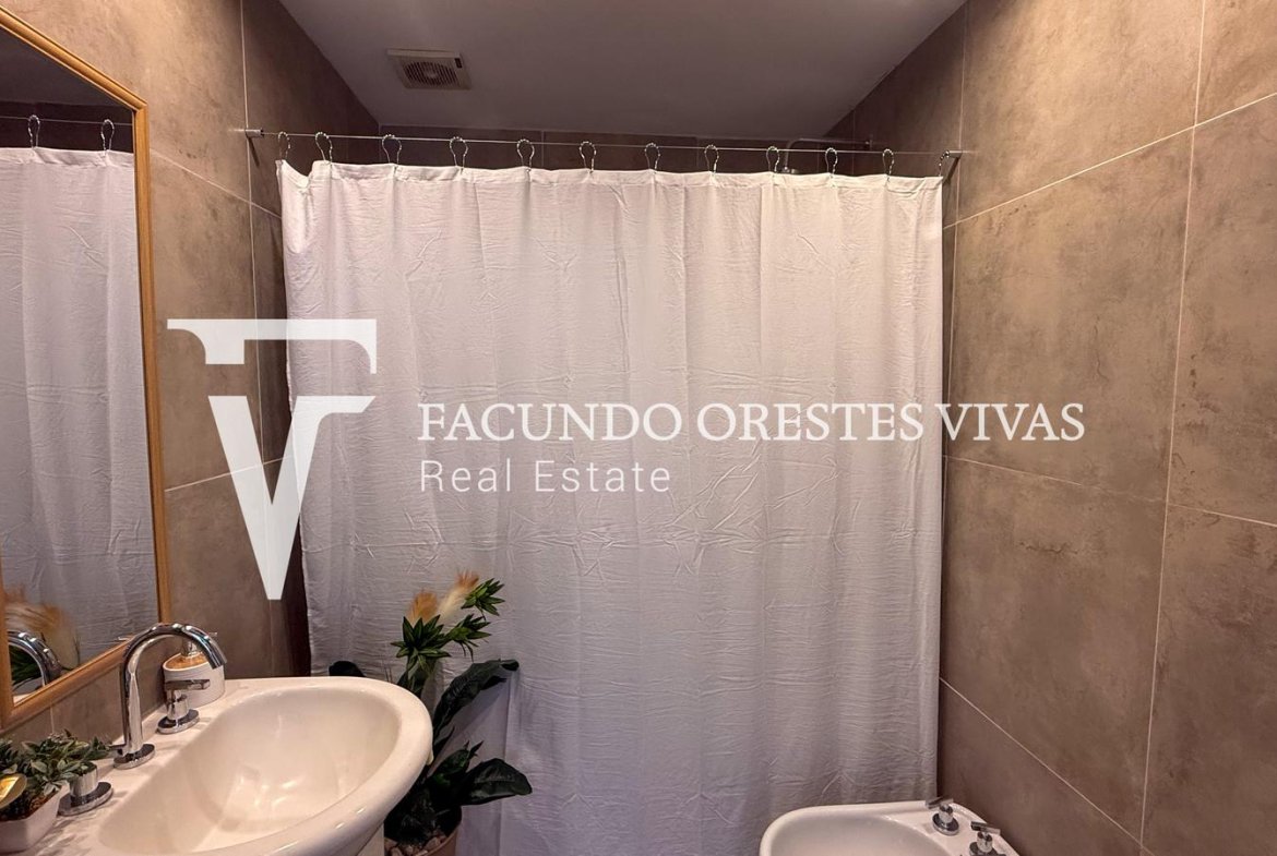 VENTA – CASA – SEIS AMBIENTES – JARDIN- PILETA -COCHERA- TERRAZA- LINIERS