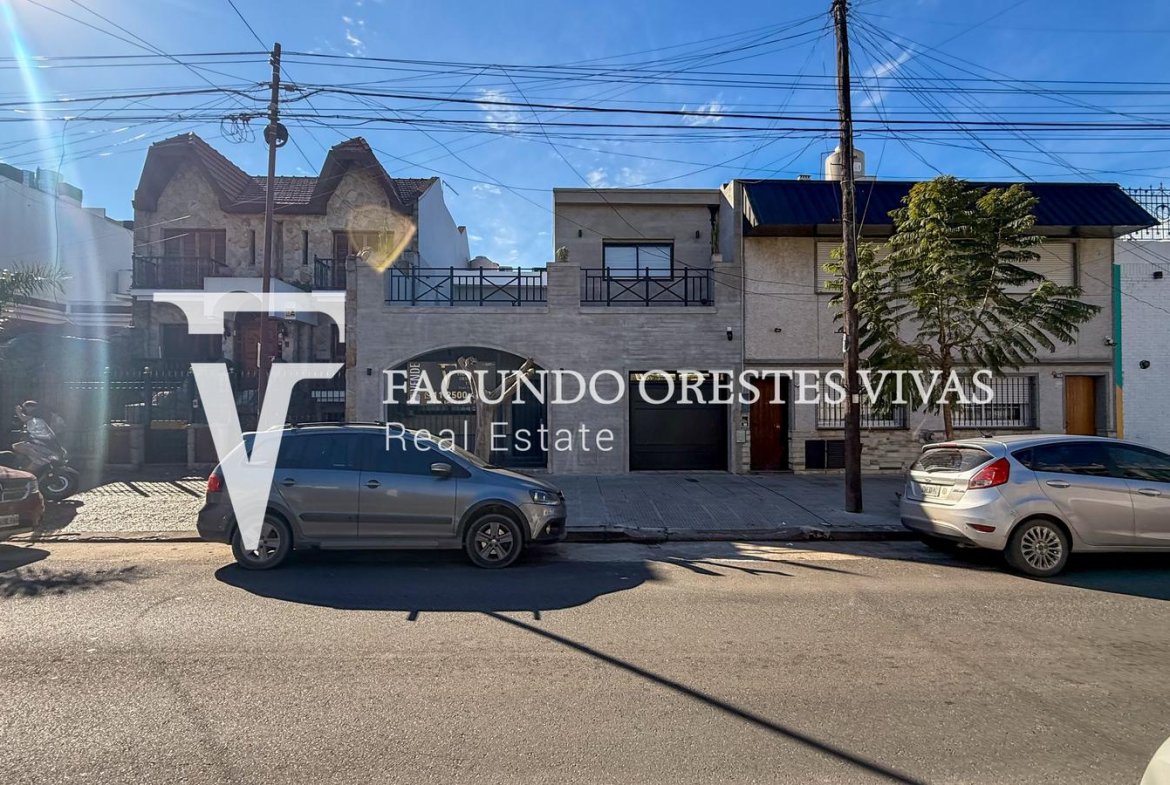 VENTA – CASA – SEIS AMBIENTES – JARDIN- PILETA -COCHERA- TERRAZA- LINIERS
