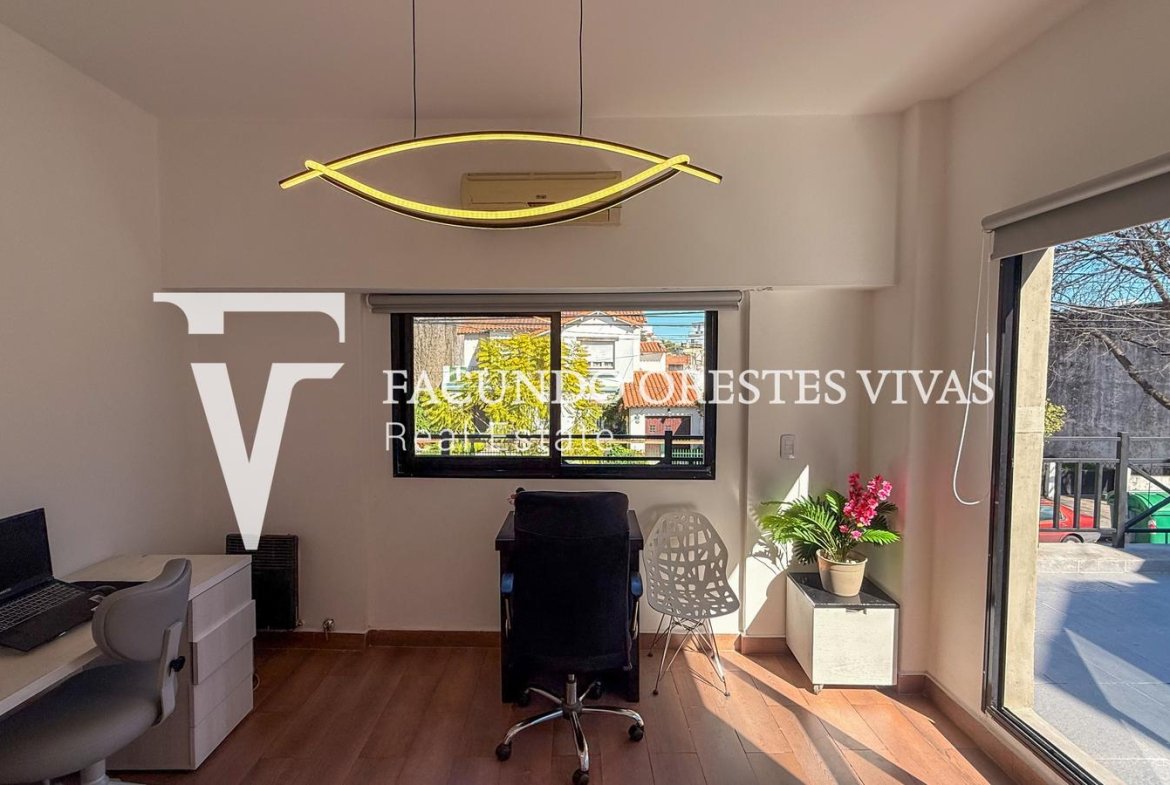 VENTA – CASA – SEIS AMBIENTES – JARDIN- PILETA -COCHERA- TERRAZA- LINIERS