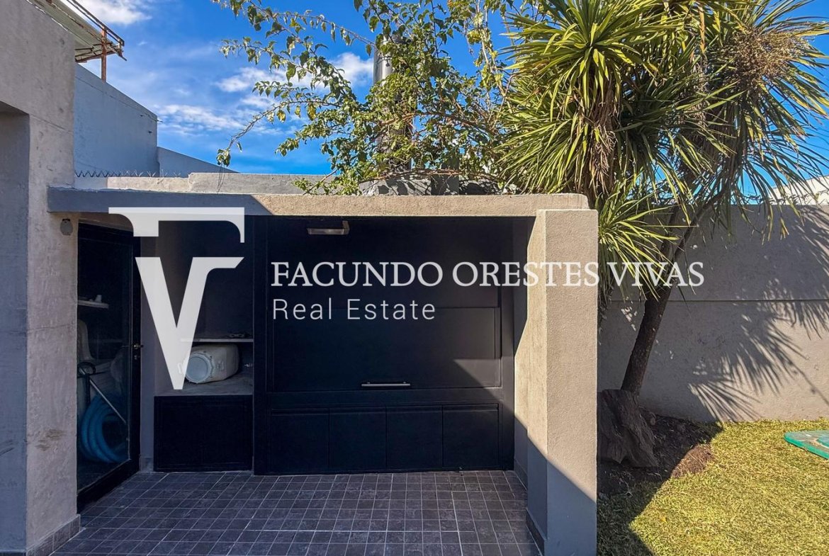 VENTA – CASA – SEIS AMBIENTES – JARDIN- PILETA -COCHERA- TERRAZA- LINIERS