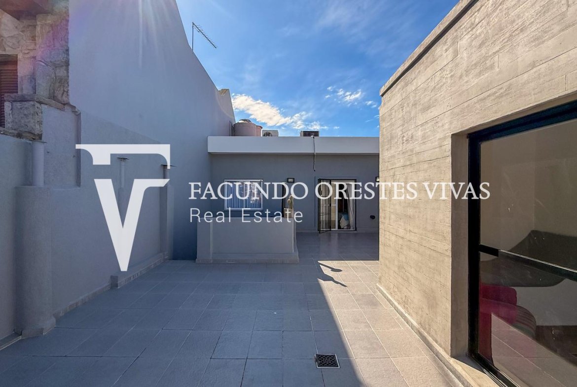 VENTA – CASA – SEIS AMBIENTES – JARDIN- PILETA -COCHERA- TERRAZA- LINIERS