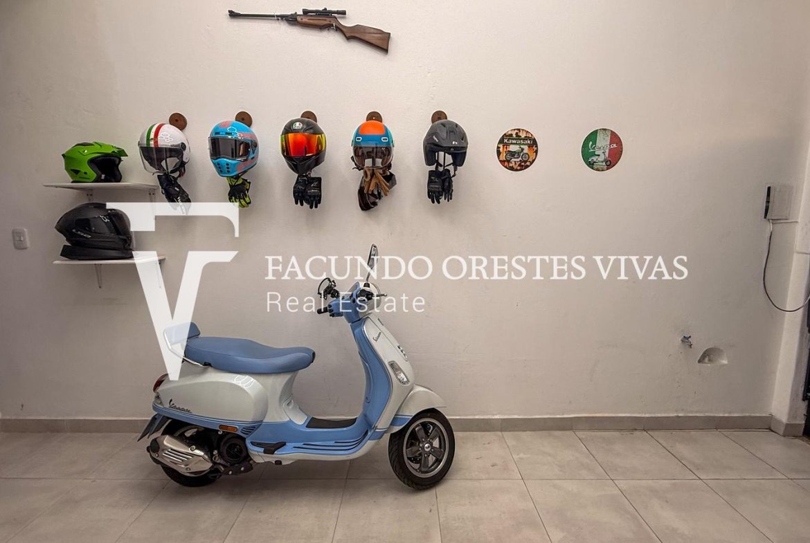 VENTA – CASA – SEIS AMBIENTES – JARDIN- PILETA -COCHERA- TERRAZA- LINIERS