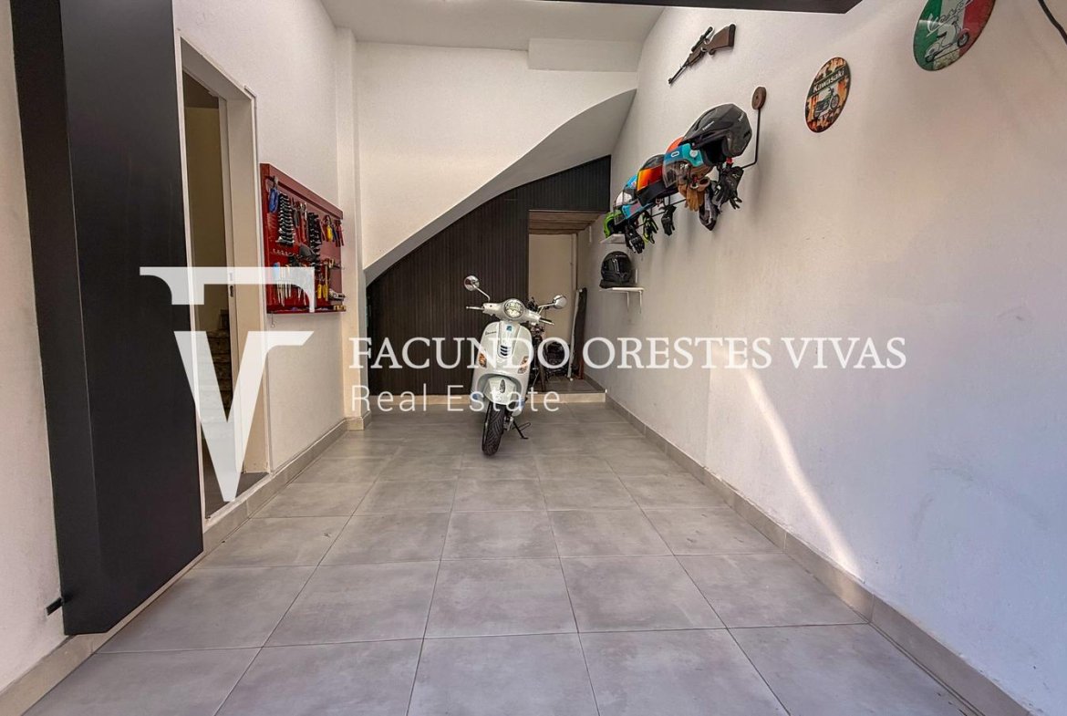 VENTA – CASA – SEIS AMBIENTES – JARDIN- PILETA -COCHERA- TERRAZA- LINIERS