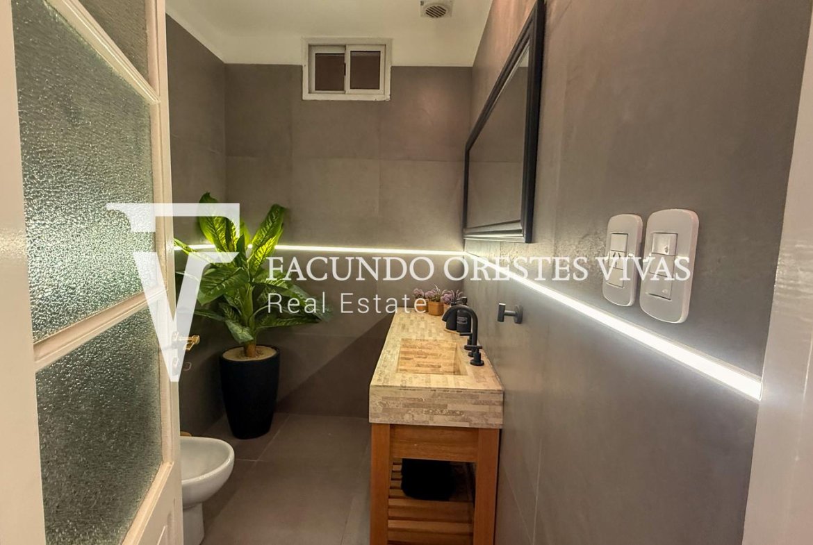 VENTA – CASA – SEIS AMBIENTES – JARDIN- PILETA -COCHERA- TERRAZA- LINIERS