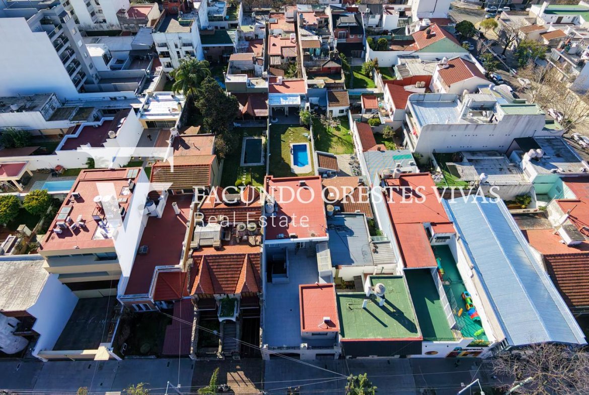 VENTA – CASA – SEIS AMBIENTES – JARDIN- PILETA -COCHERA- TERRAZA- LINIERS