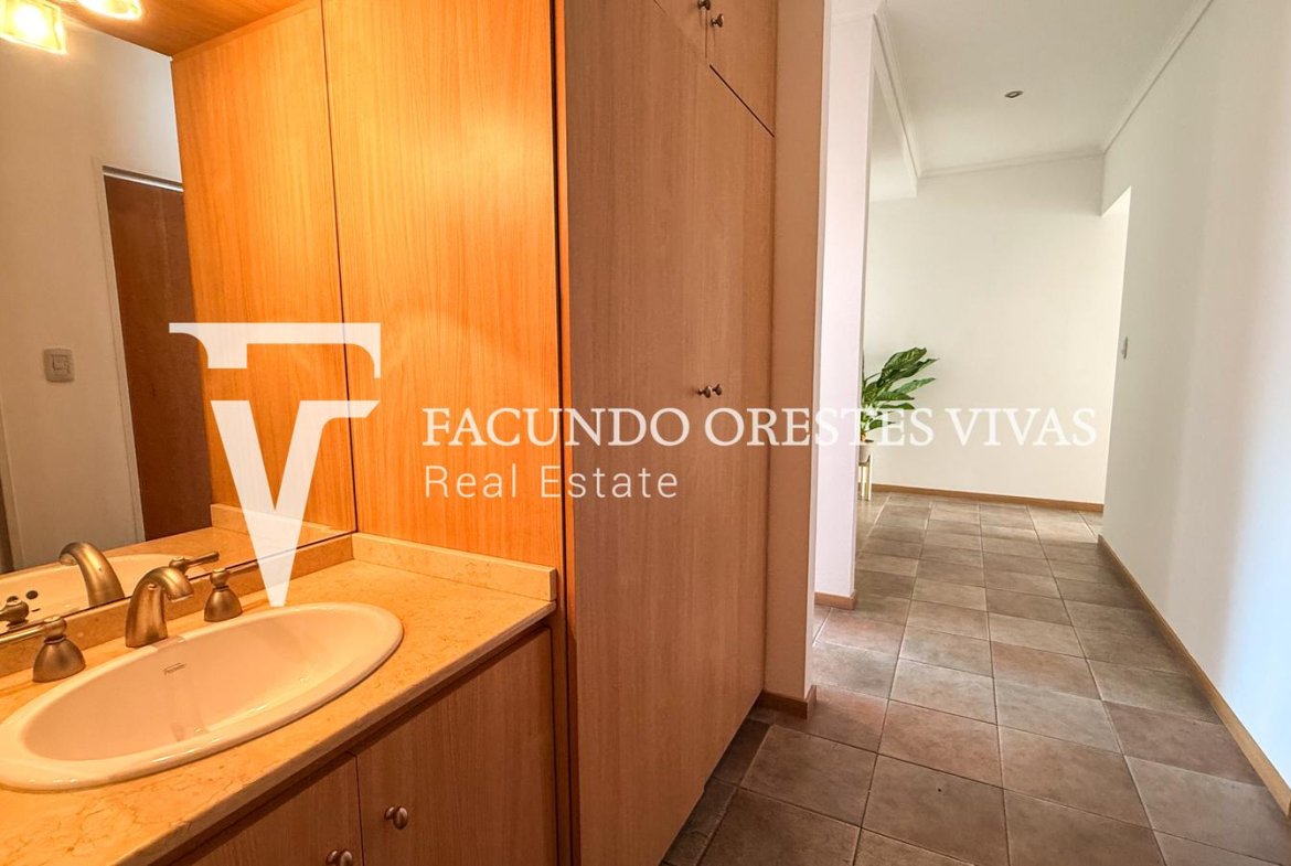 VENTA – CASA – SEIS AMBIENTES – JARDIN- PILETA -COCHERA- TERRAZA- LINIERS