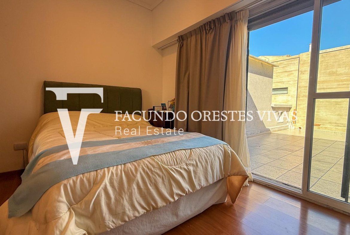 VENTA – CASA – SEIS AMBIENTES – JARDIN- PILETA -COCHERA- TERRAZA- LINIERS