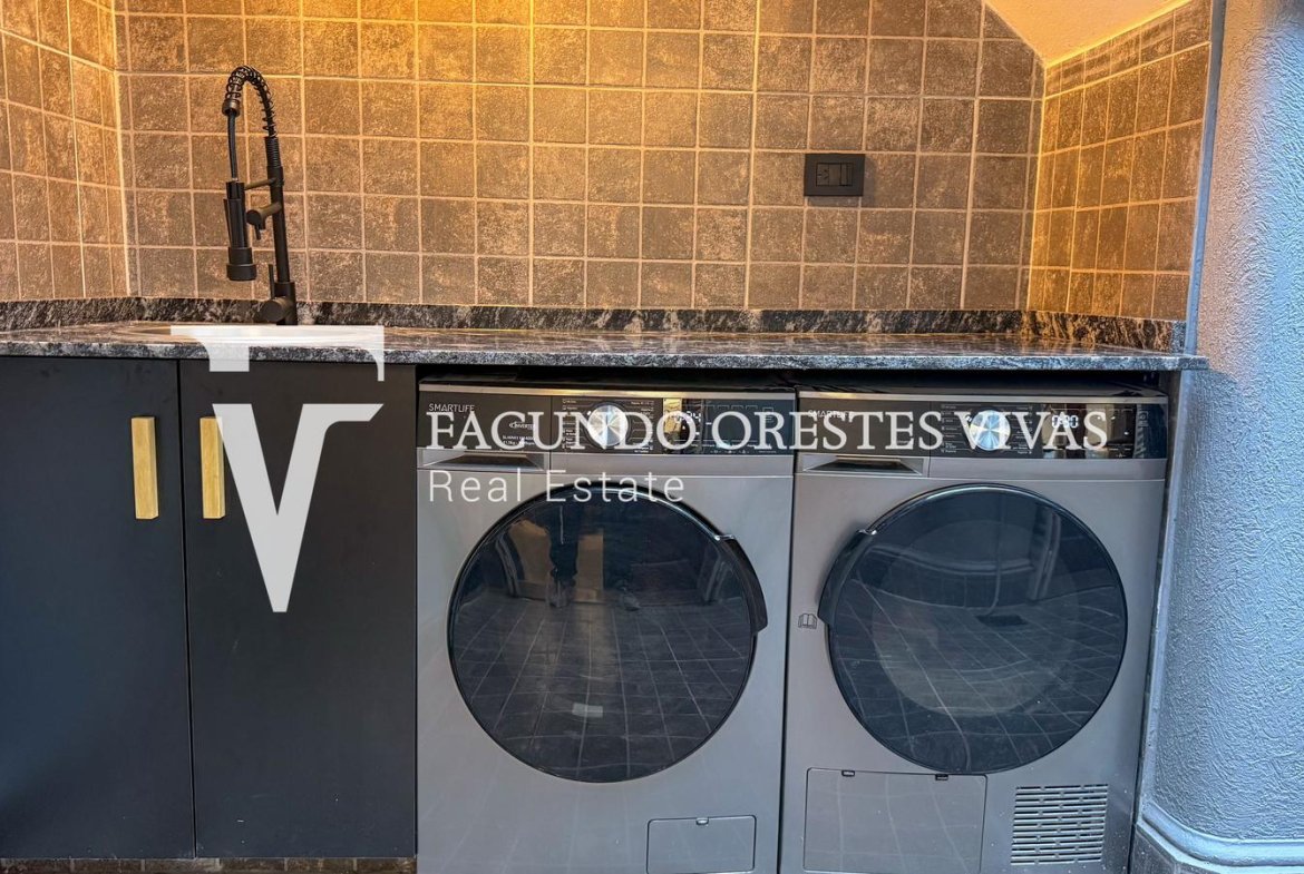 VENTA – CASA – SEIS AMBIENTES – JARDIN- PILETA -COCHERA- TERRAZA- LINIERS