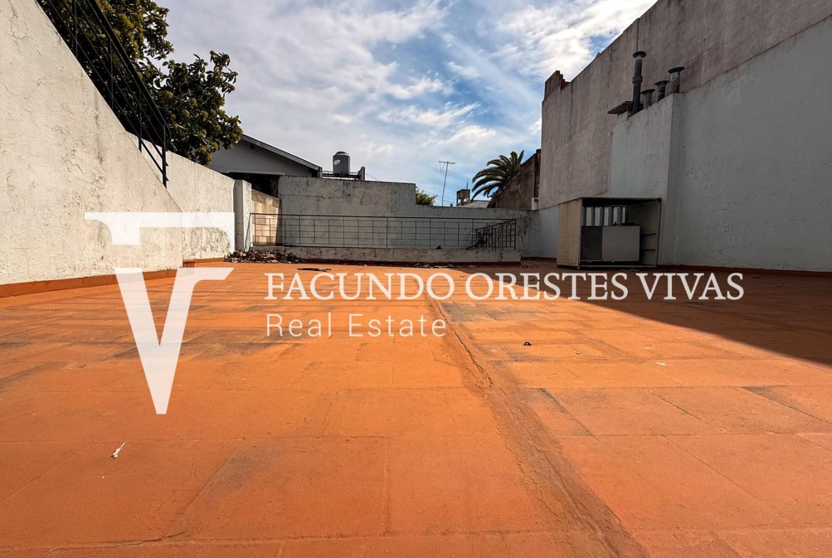 ALQUILER – CASA – LOCAL – IDEAL PARA EMPRENDIMIENTO – CUATRO AMBIENTES – AVENIDA – LINIERS
