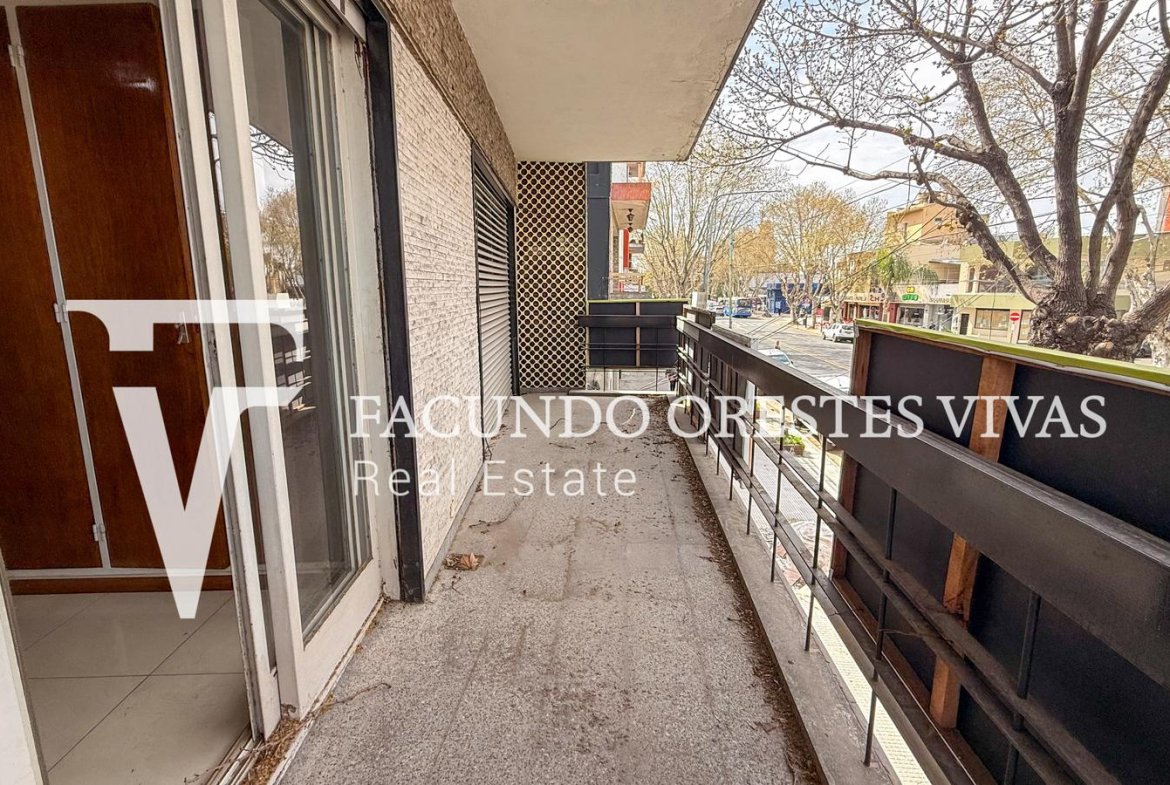 ALQUILER – CASA – LOCAL – IDEAL PARA EMPRENDIMIENTO – CUATRO AMBIENTES – AVENIDA – LINIERS