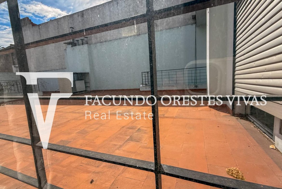 ALQUILER – CASA – LOCAL – IDEAL PARA EMPRENDIMIENTO – CUATRO AMBIENTES – AVENIDA – LINIERS