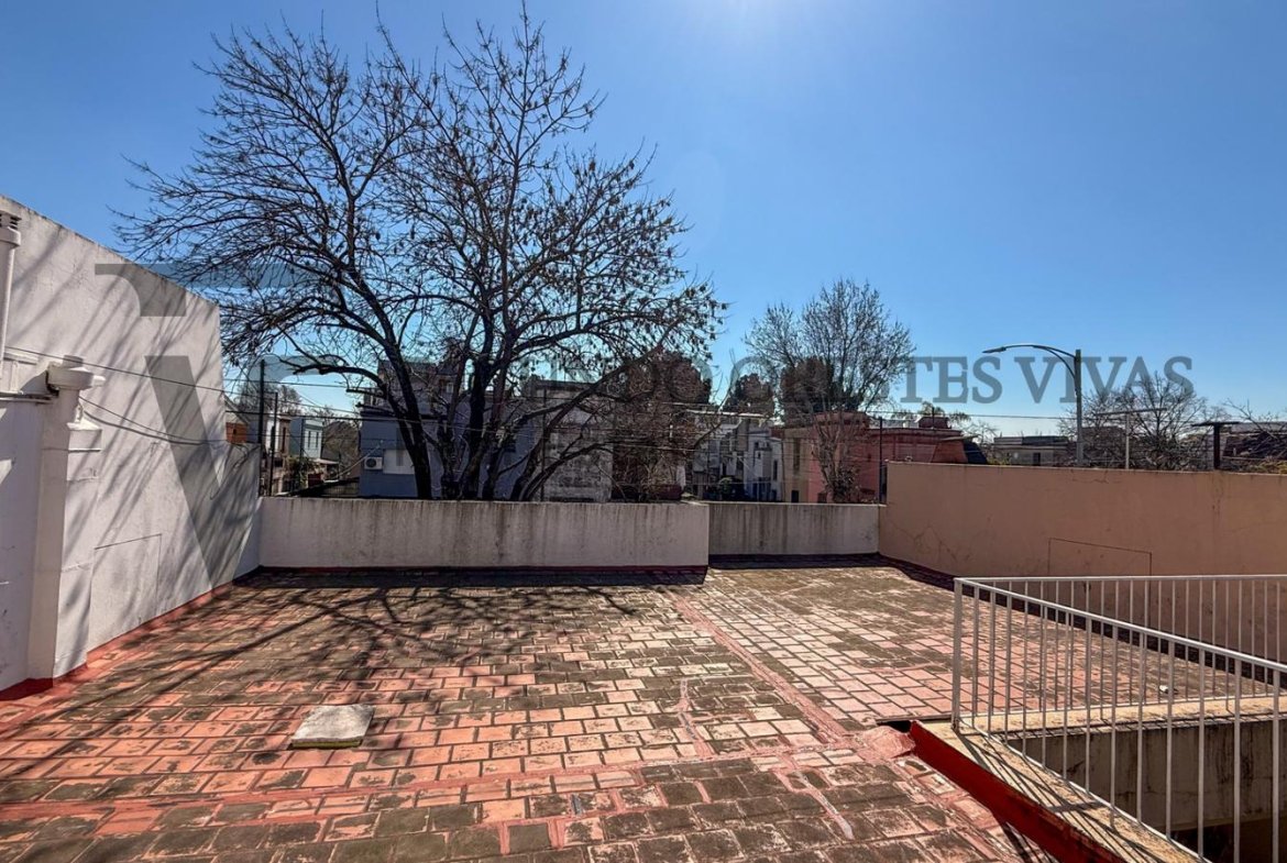 VENTA – CASA – CUATRO AMBIENTES – LINIERS – PATIO – TERRAZA