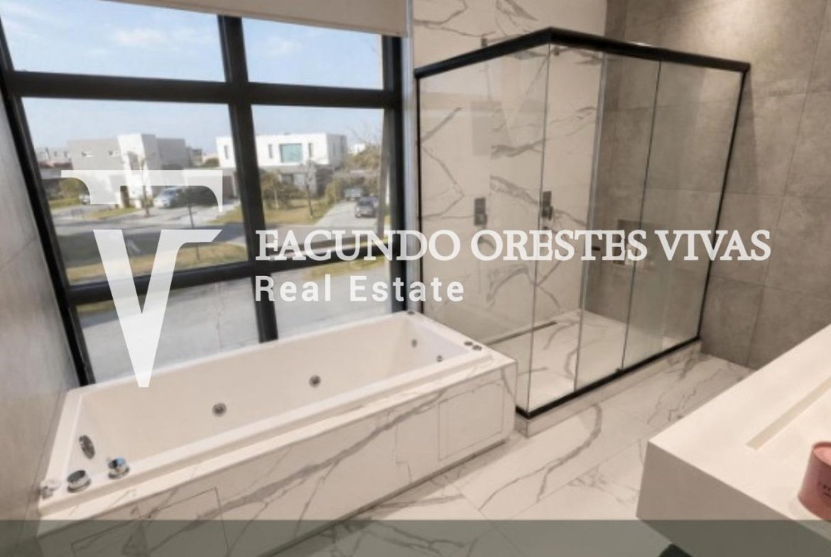 VENTA-CASA-SEIS AMBIENTES-PILETA-PARRILLA-VISTA AL LAGO-BARRIO PRIVADO-SEGURIDAD-ESCOBAR