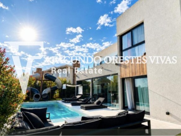 VENTA-CASA-SEIS AMBIENTES-PILETA-PARRILLA-VISTA AL LAGO-BARRIO PRIVADO-SEGURIDAD-ESCOBAR