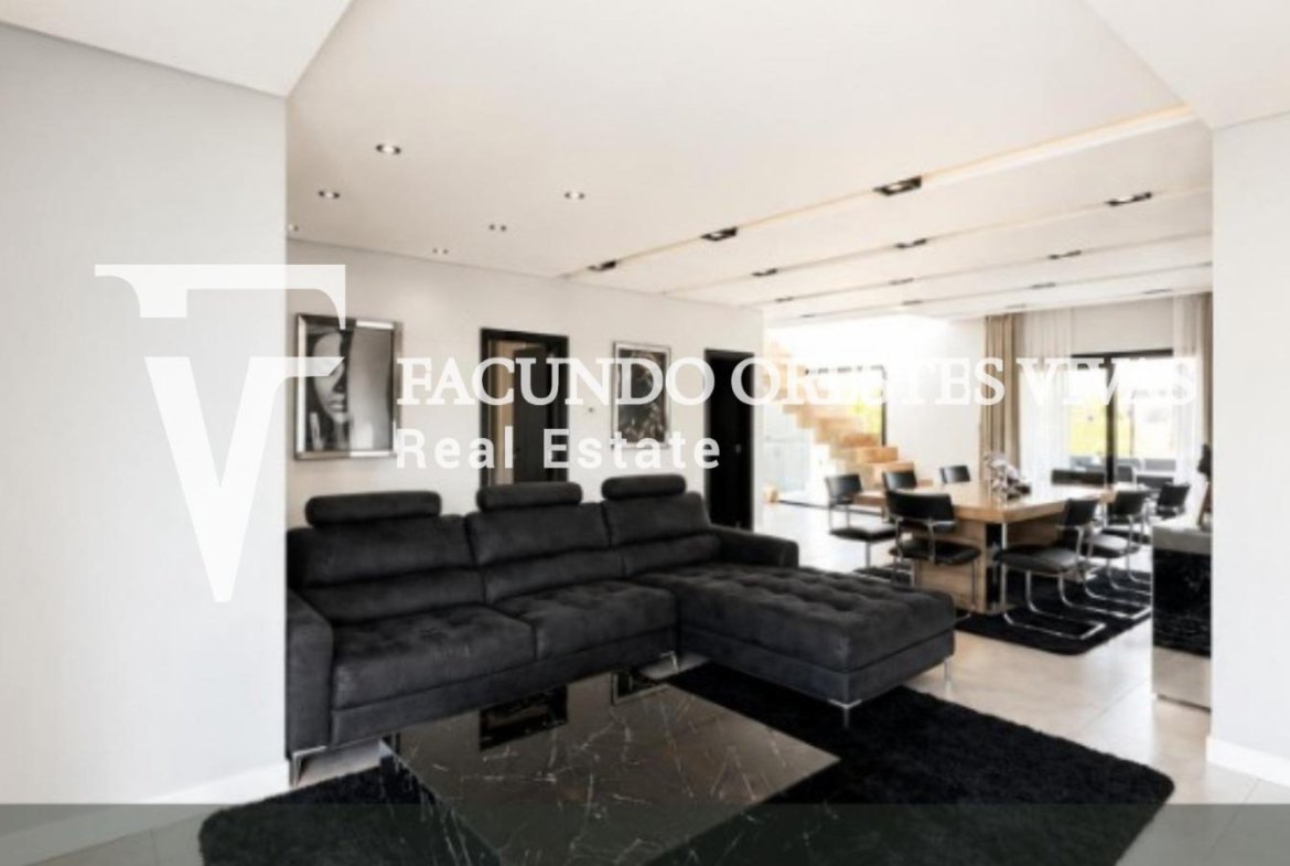 VENTA-CASA-SEIS AMBIENTES-PILETA-PARRILLA-VISTA AL LAGO-BARRIO PRIVADO-SEGURIDAD-ESCOBAR
