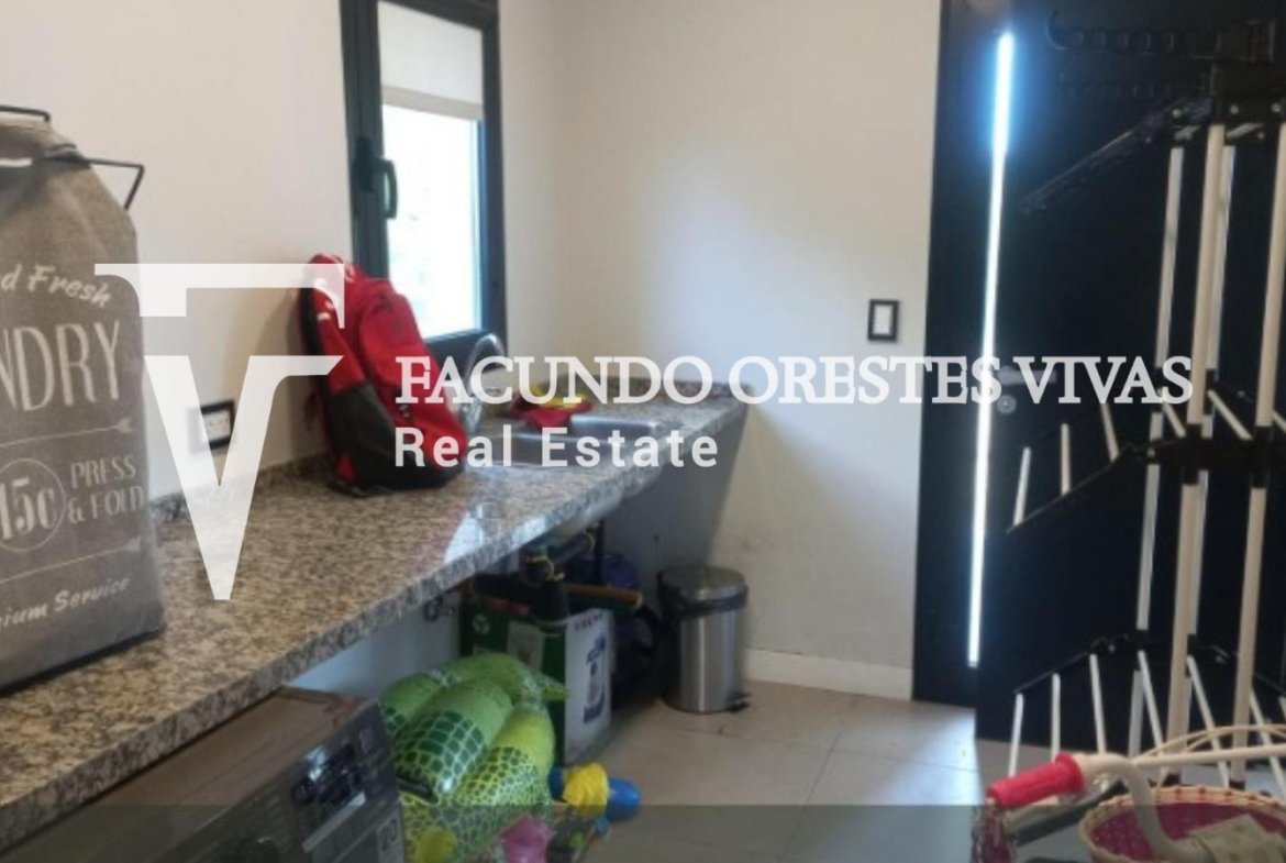 VENTA-CASA-SEIS AMBIENTES-PILETA-PARRILLA-VISTA AL LAGO-BARRIO PRIVADO-SEGURIDAD-ESCOBAR